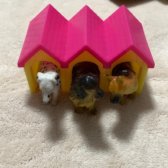 COLLEGE SALE DOG TOYS - Picture 1 of 2